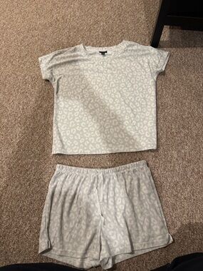 Tahari Pajama Set - Light Gray Leopard Print